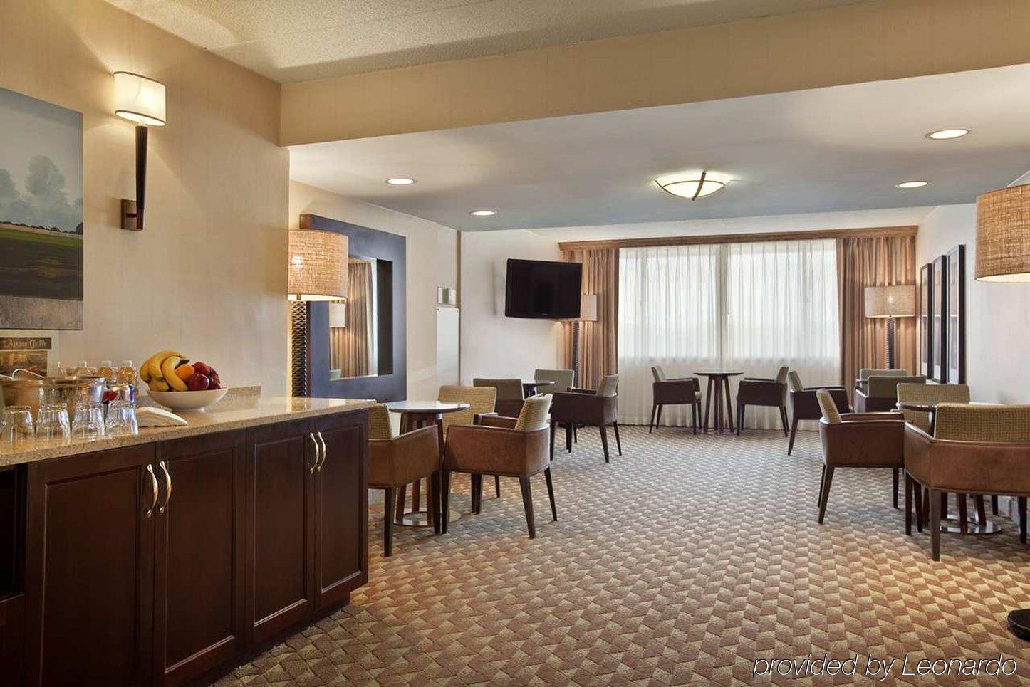 Embassy Suites By Hilton Columbus Restoran fotoğraf